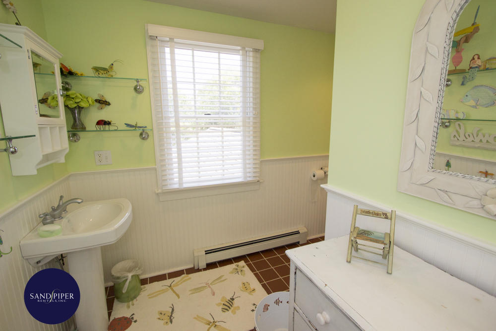 Cape Cod Home 994935