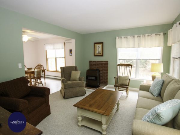 Cape Cod Home 994936
