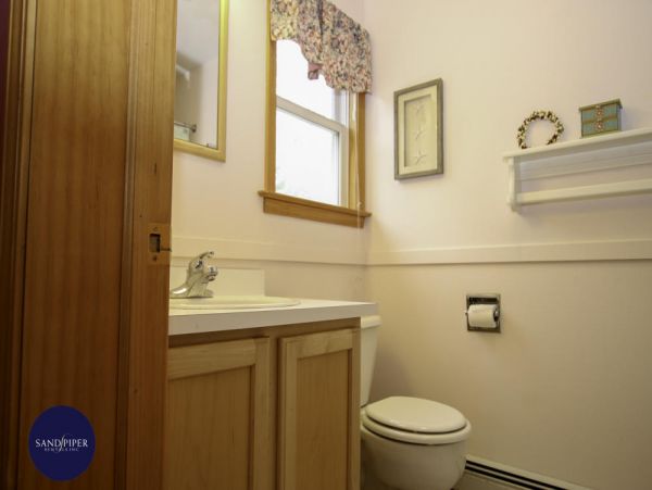 Cape Cod Home 994936