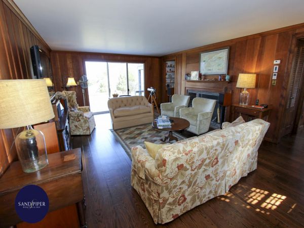 Cape Cod Home 994937