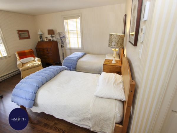 Cape Cod Home 994937