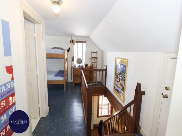 Cape Cod Home 994937