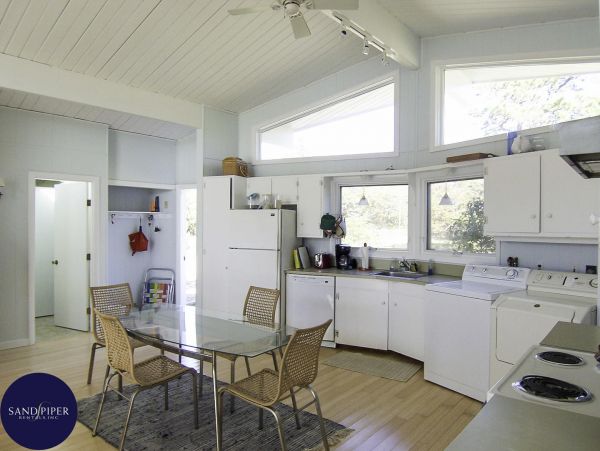 Cape Cod Home 994938
