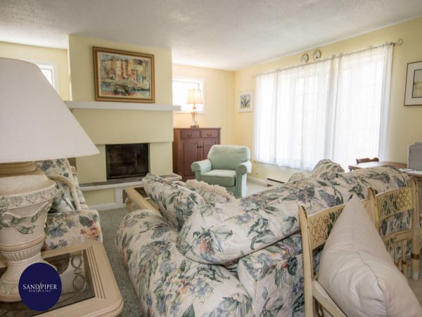 Cape Cod Home 994939