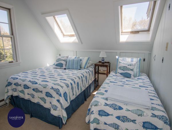 Cape Cod Home 994939