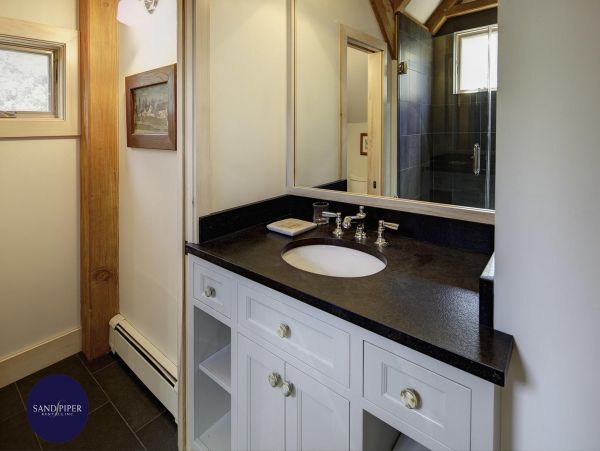 Cape Cod Home 994940