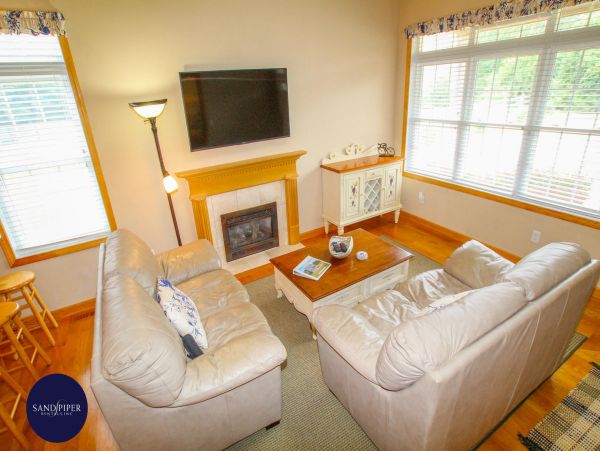 Cape Cod Home 994942