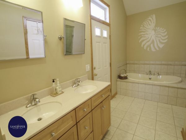 Cape Cod Home 994942