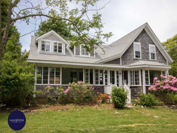 Cape Cod Home 994943