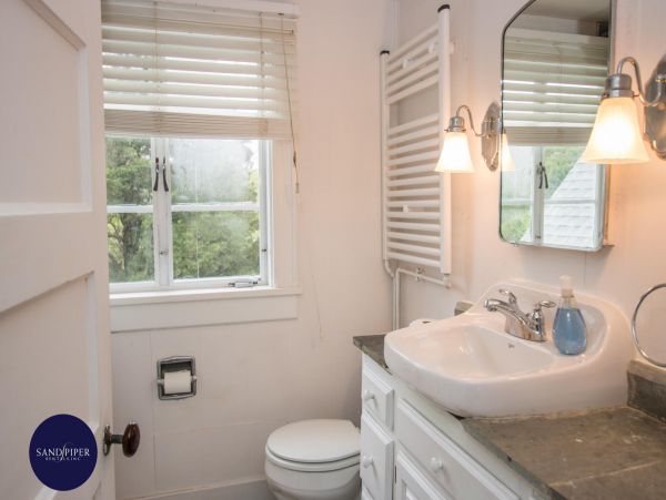 Cape Cod Home 994943