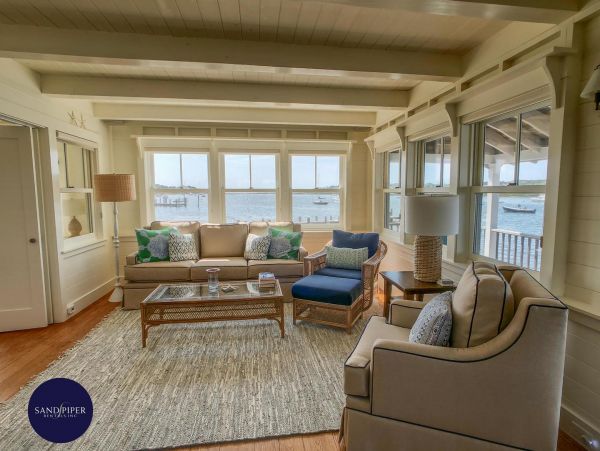 Cape Cod Home 994944