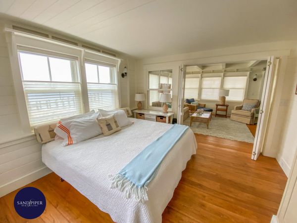 Cape Cod Home 994944