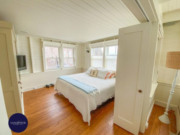 Cape Cod Home 994944