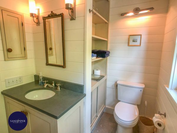 Cape Cod Home 994944