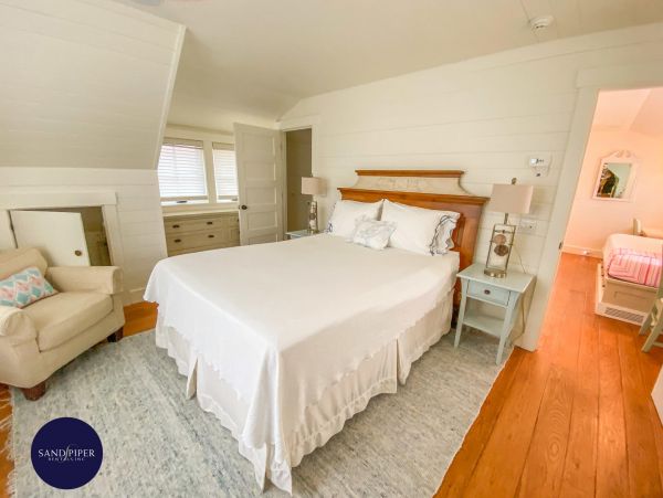 Cape Cod Home 994944
