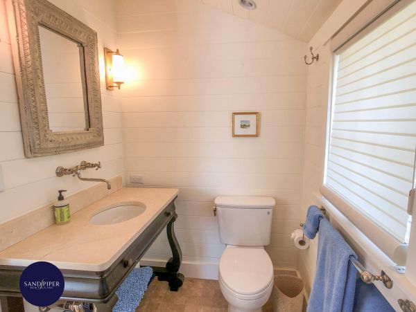 Cape Cod Home 994944