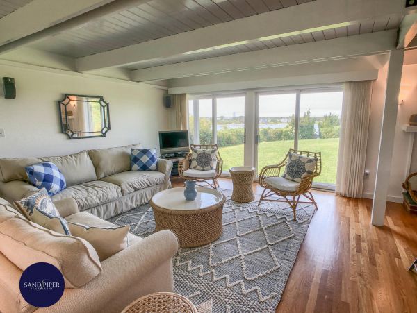 Cape Cod Home 994944