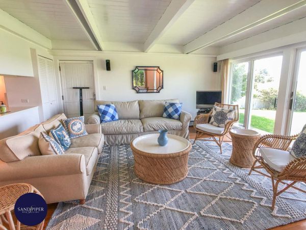 Cape Cod Home 994944