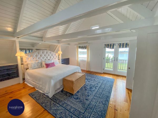 Cape Cod Home 994944