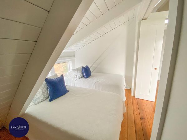 Cape Cod Home 994944