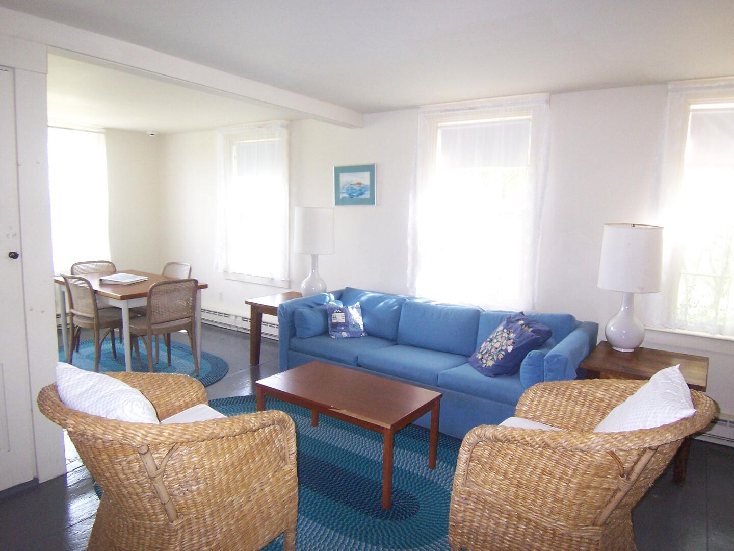 Cape Cod Home 994946