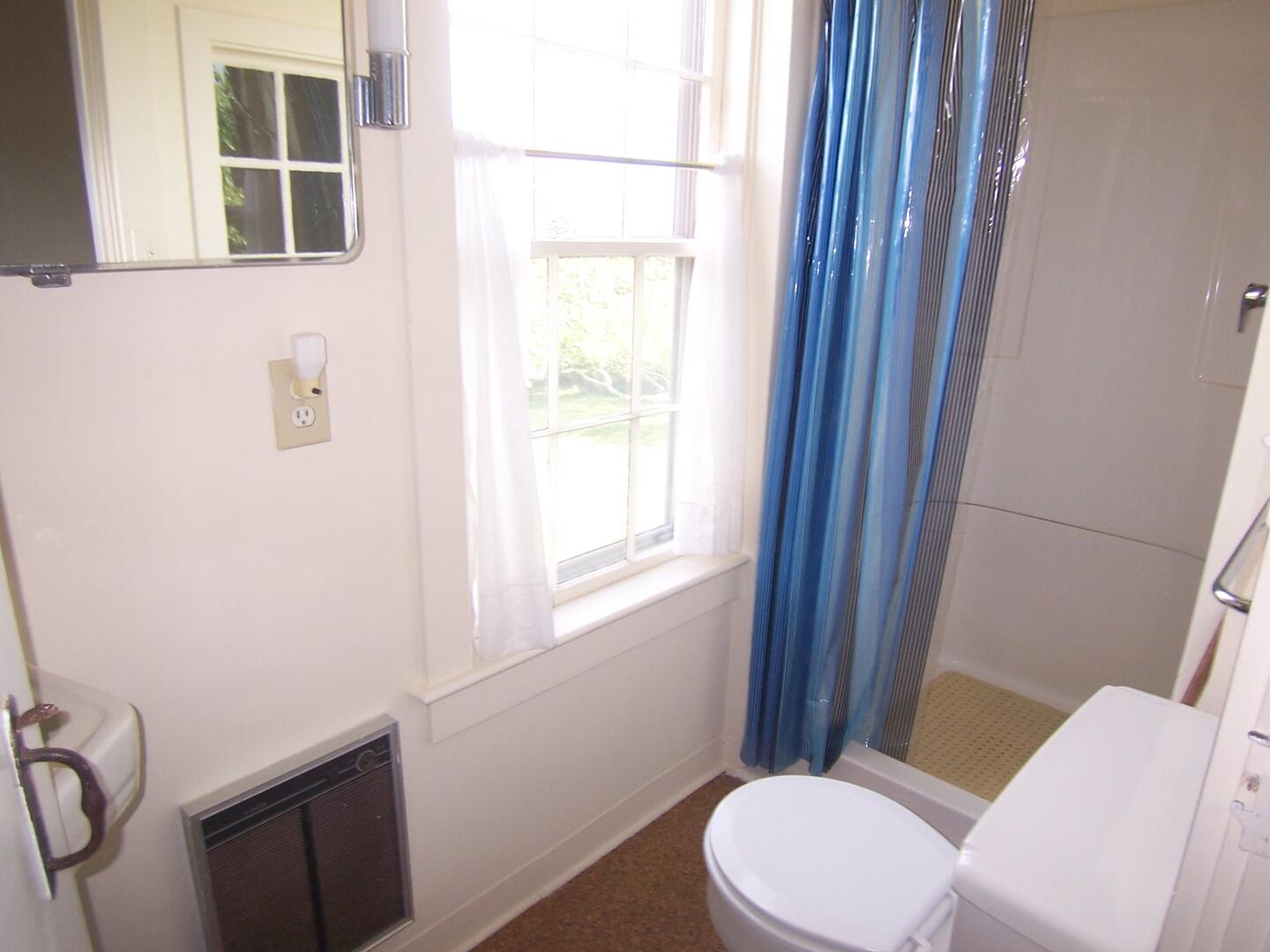 Cape Cod Home 994946