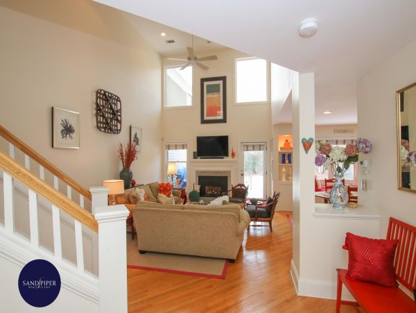 Cape Cod Home 994947