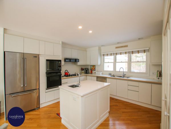 Cape Cod Home 994947