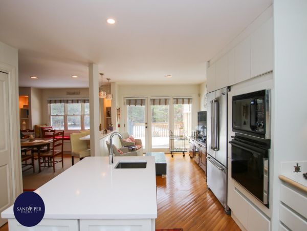 Cape Cod Home 994947