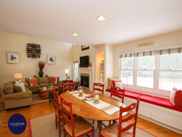 Cape Cod Home 994947