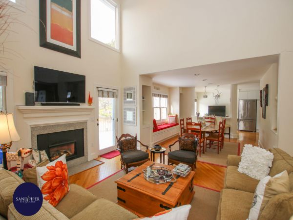 Cape Cod Home 994947