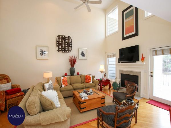 Cape Cod Home 994947