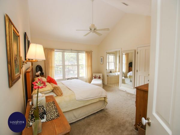 Cape Cod Home 994947