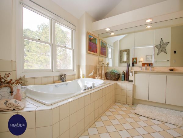 Cape Cod Home 994947
