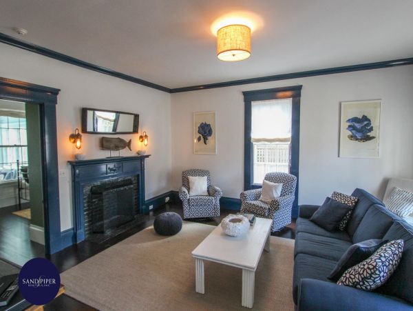 Cape Cod Home 994950