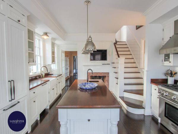 Cape Cod Home 994950