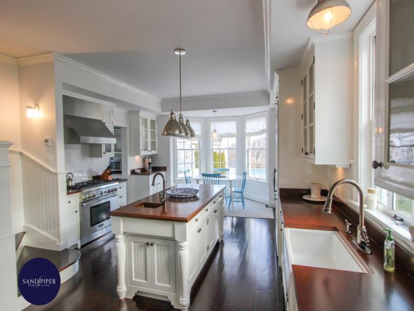 Cape Cod Home 994950