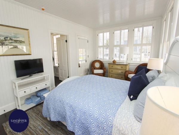Cape Cod Home 994950