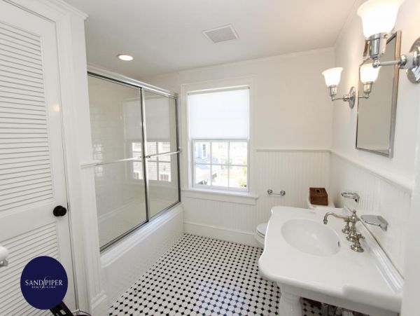 Cape Cod Home 994950