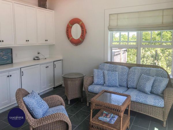 Cape Cod Home 994950