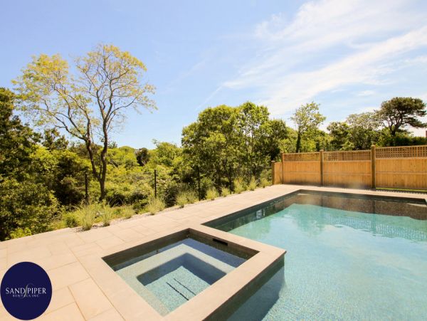 Cape Cod Home 994950