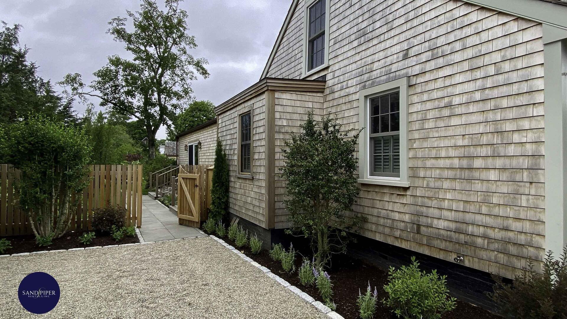 Cape Cod Home 994951