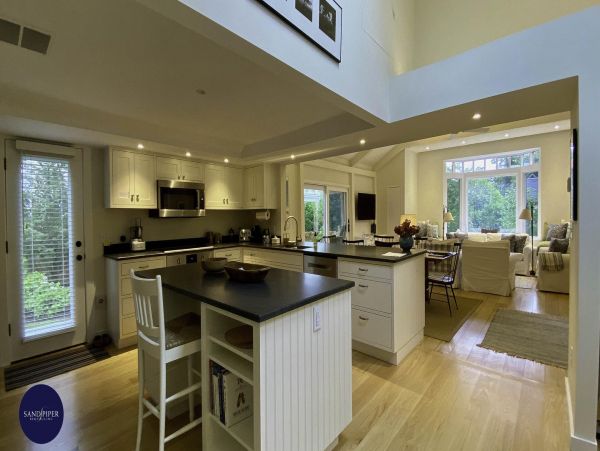 Cape Cod Home 994951