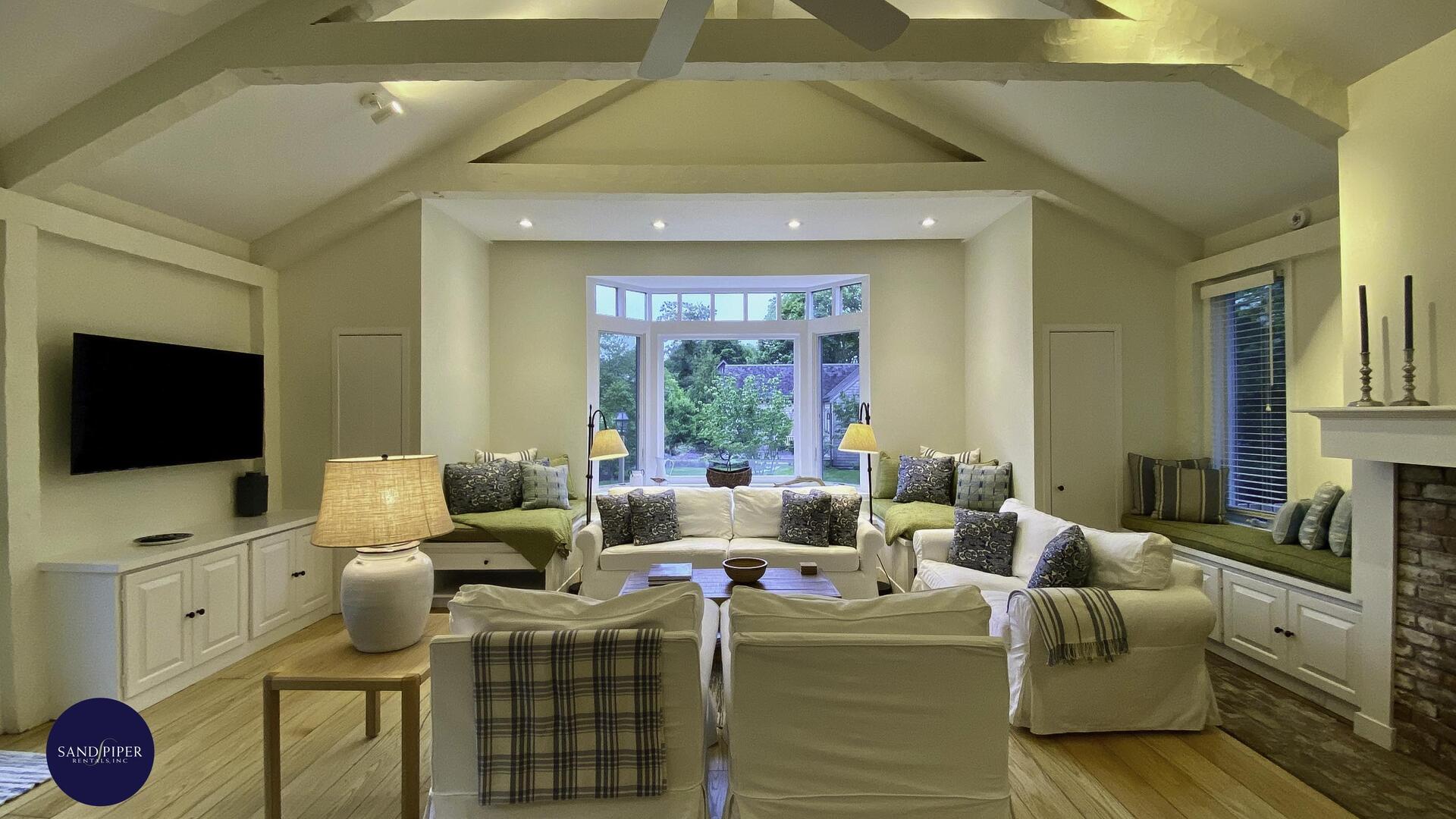 Cape Cod Home 994951