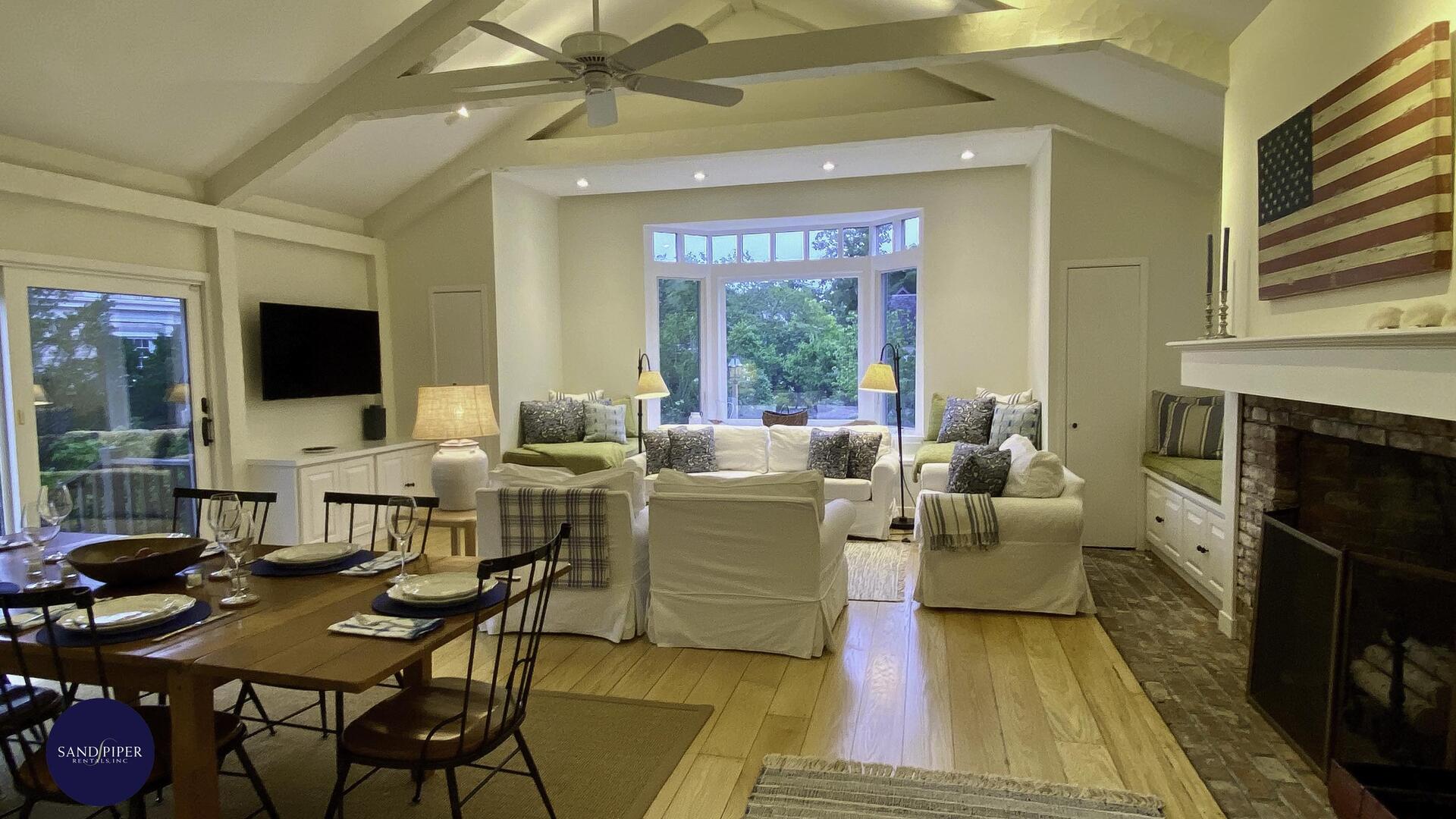 Cape Cod Home 994951