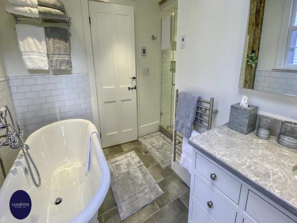 Cape Cod Home 994951
