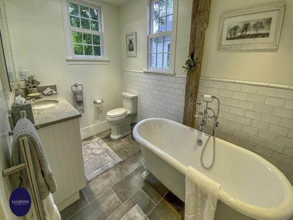Cape Cod Home 994951