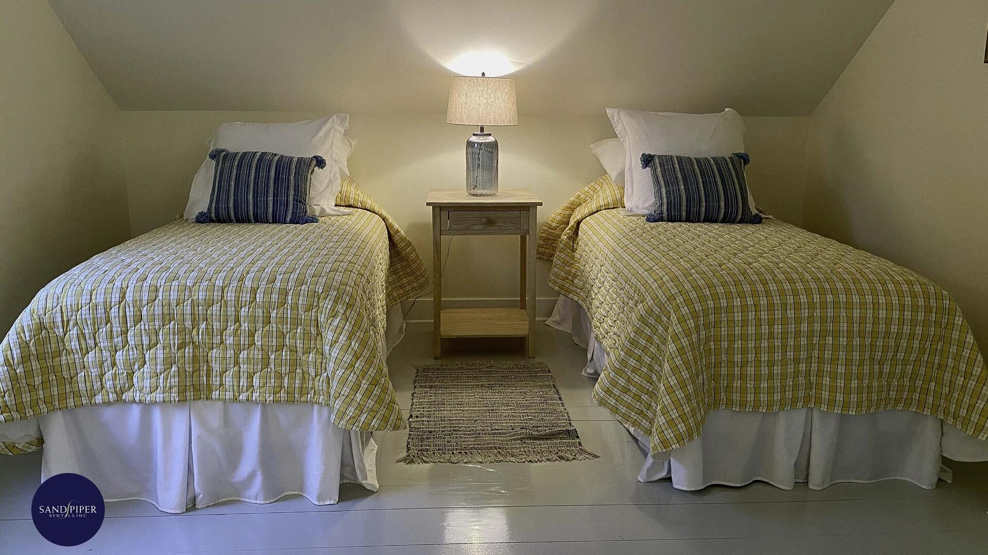 Cape Cod Home 994951