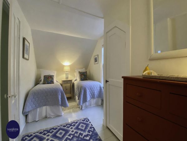 Cape Cod Home 994951