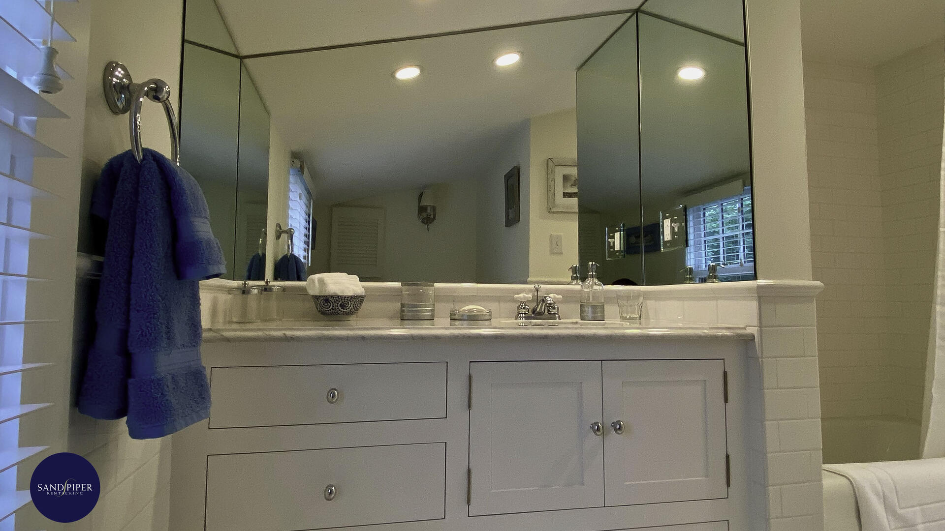 Cape Cod Home 994951